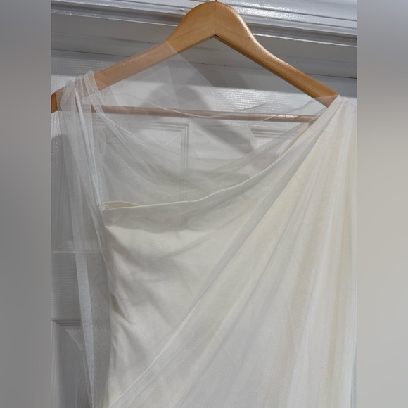 Elegant One Shoulder White Dress - Picture 11 of 16